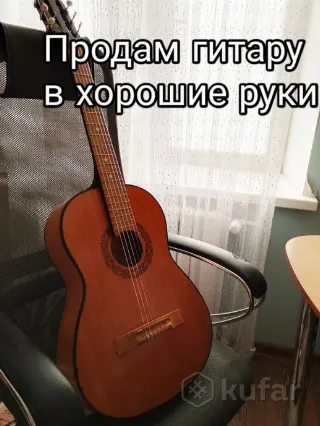 Отреставрированная советская классическая гитара
