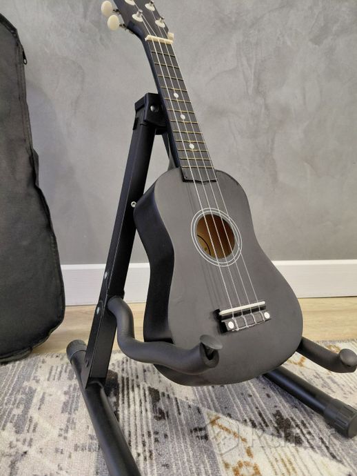 Укулеле ROCKSTAR + ПОДАРАК-аксессуары и подставка — фото 3