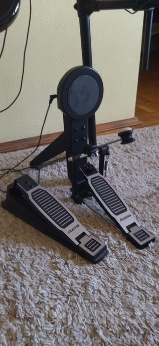 Alesis Nitro Mesh Kit + стул. электронные барабаны — фото 3