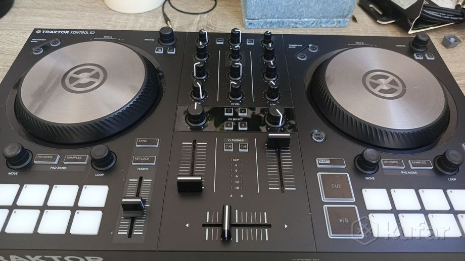 DJ контроллер Traktor Kontrol S2 MK3 — фото 1
