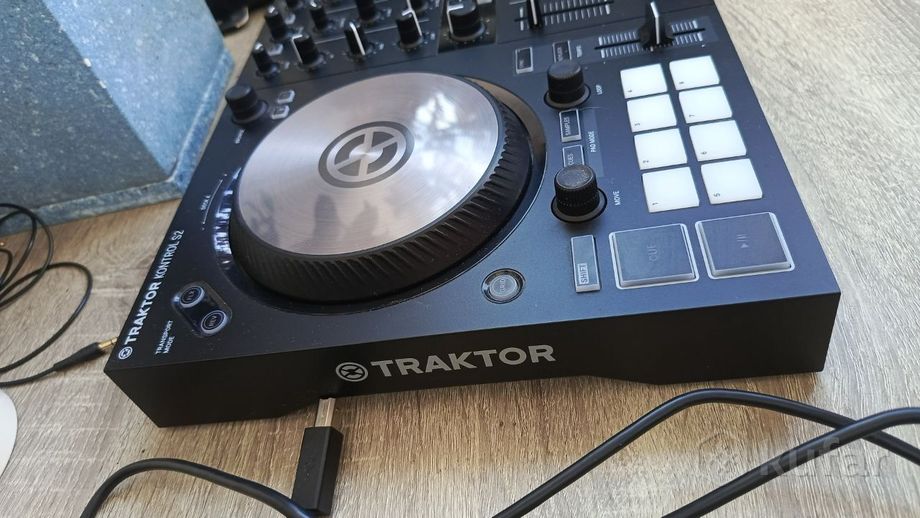 DJ контроллер Traktor Kontrol S2 MK3 — фото 3