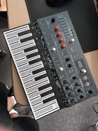 Синтезатор Arturia Microfreak