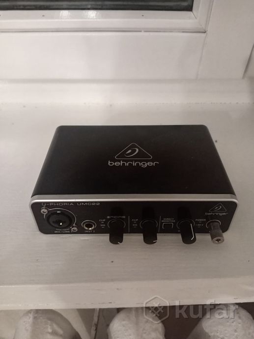 Аудиокарта Behringer UMC22