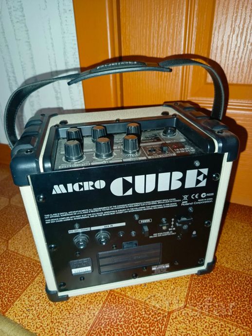 Комбоусилитель Roland Micro Cube (Белый) — фото 3