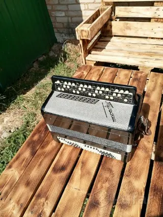 Баян