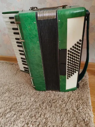 Продам аккордеон