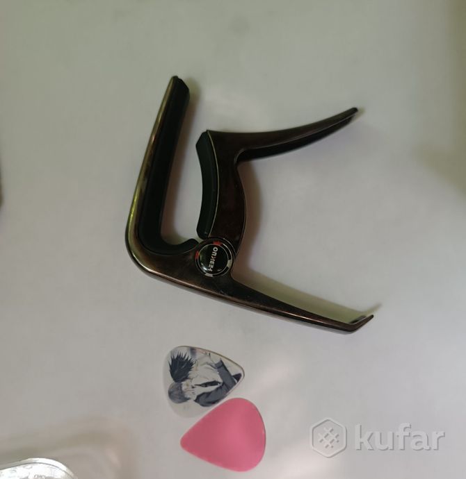 Каподастр для гитары (новый) + медиаторы в подарок — фото 1