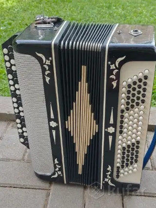 Баян