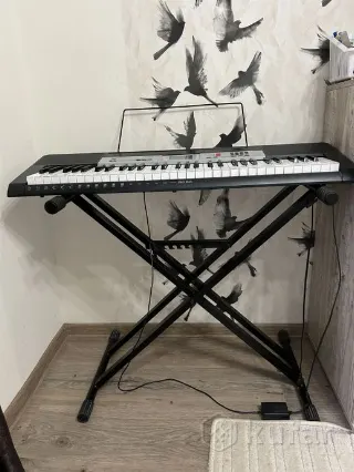 Синтезатор Casio + стойка к нему