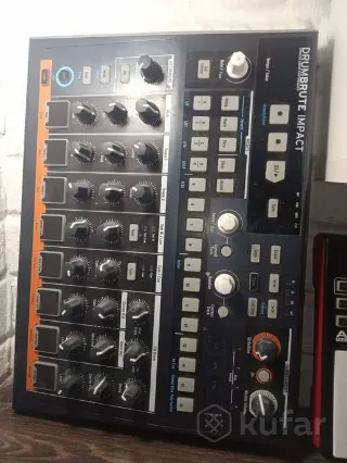Драм машина Arturia drumbrute impact.