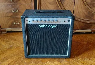 Транзисторный комбоусилитель Behringer HA-40r