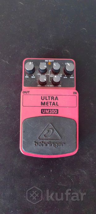 Педаль Distortion Behringer UM300
