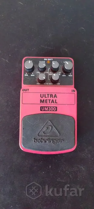 Педаль Distortion Behringer UM300