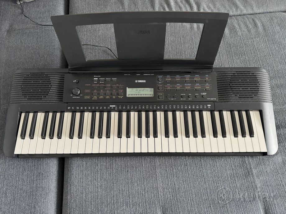 Синтезатор Yamaha psr e273