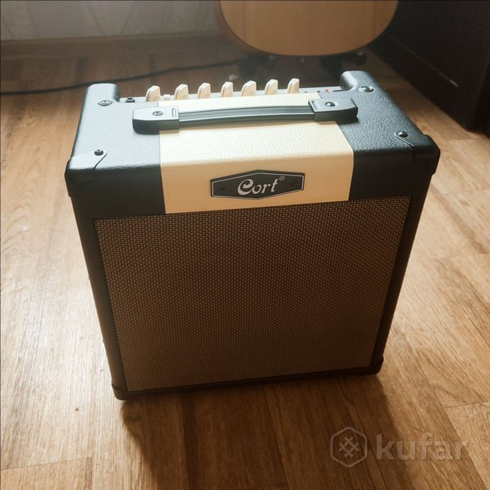 Cort CM15R Гитарный комбоусилитель