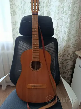 Акустическая гитара
