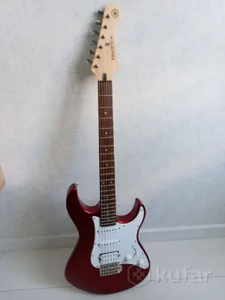 Электрогитара Yamaha Pacifica 012