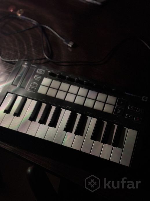 Миди клавиатура midi NOVATION Launchkey Mini MK3 — фото 2