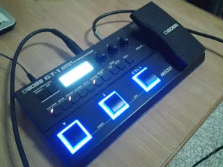 Процессор эффектов для гитары Boss GT-1