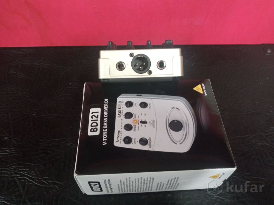 Продам басовую педаль behringer