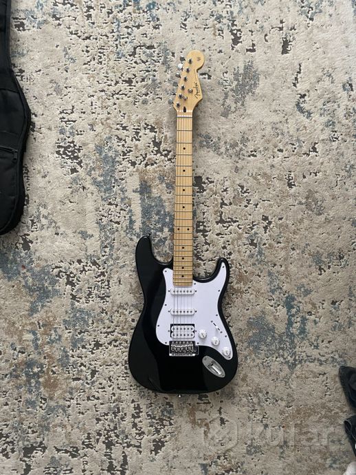 Электрогитара fender Stratocaster — фото 1