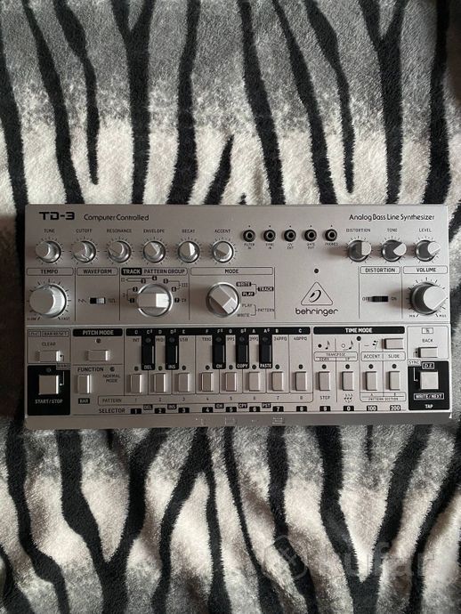 Синтезатор Behringer TD-3 Не исправен ТОРГ