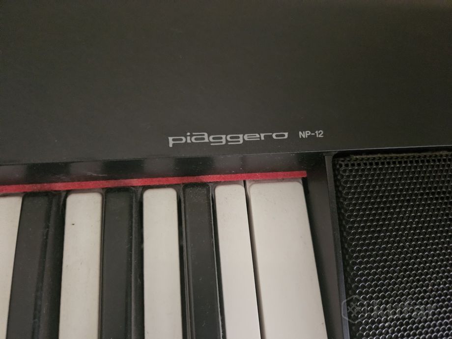Компактное пианино Yamaha Piaggero NP-12 + стойка — фото 4