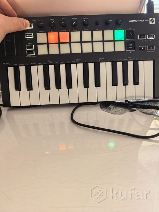 MIDI-клавиатура Novation Launchkey Mini MK3 — фото 2
