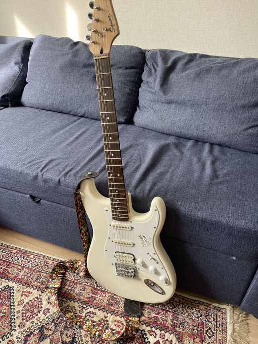 электрогитара Fender Squier Bullet Stratocaster — фото 1