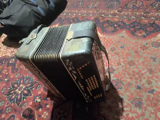 Баян