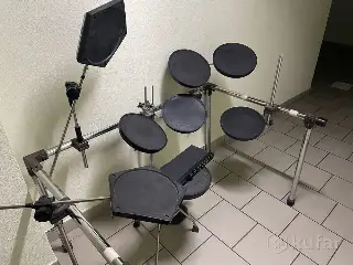 Электронные барабаны Alesis D4 пэды лель,форманта.