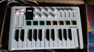 Arturia MiniLab 3 миди клавиатура