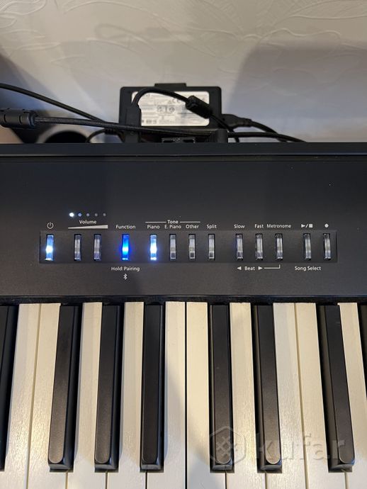 Цифровое пианино Roland FP-30X + стойка Soundking — фото 5