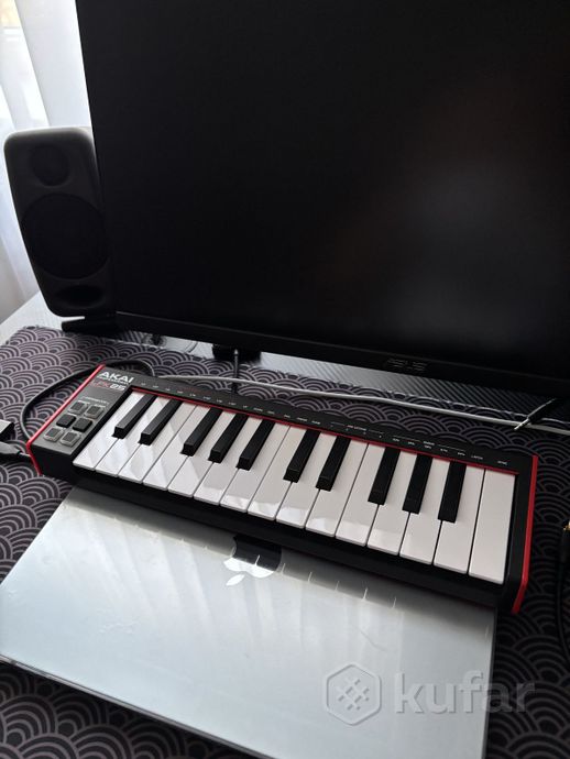 MIDI клавиатура Akai Professional LPK25 MK2