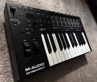 MIDI клавиатура M-Audio Oxygen Pro 25, миди
