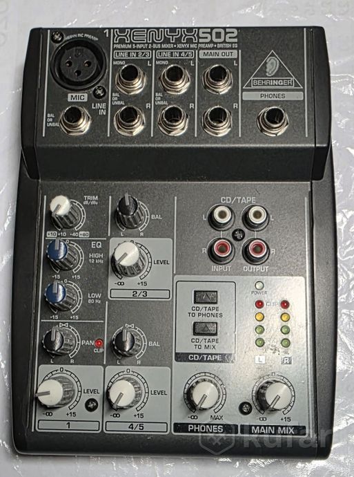 Микшерный пульт Behringer