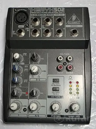 Микшерный пульт Behringer