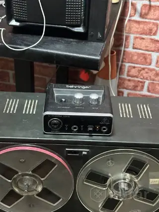 Звуковая карта Behringer U-PHORIA UM2