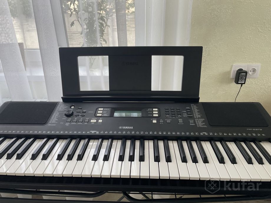 Продам Синтезатор YAMAHA PSR-E383 — фото 1