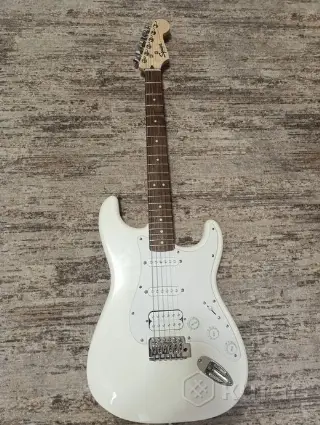 Squier by Fender