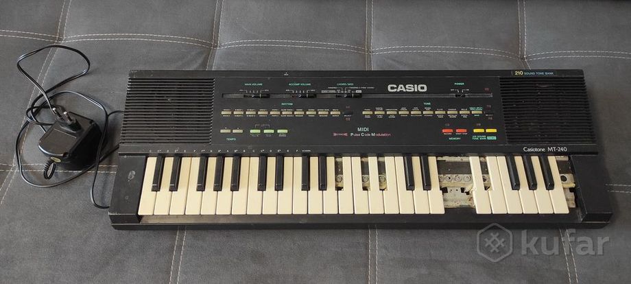 Клавишный синтезатор Casio Casiotone MT-240