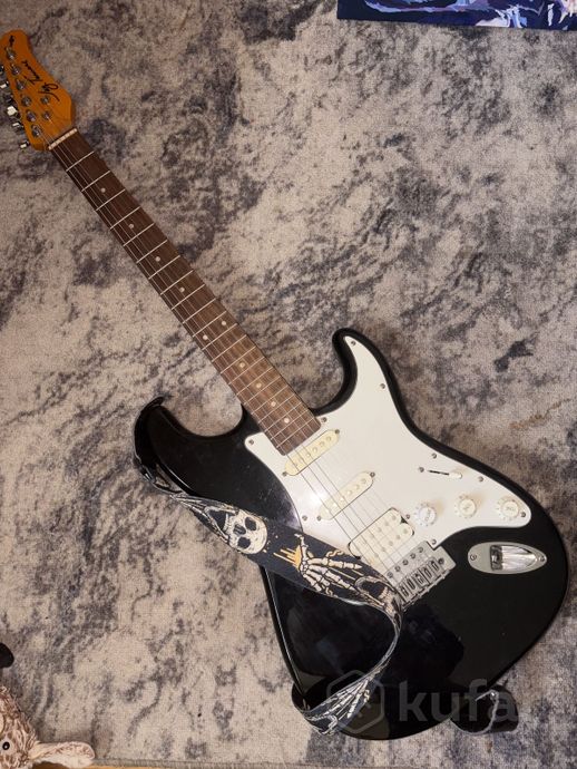 Электрогитара Fender Stratocaster — фото 1