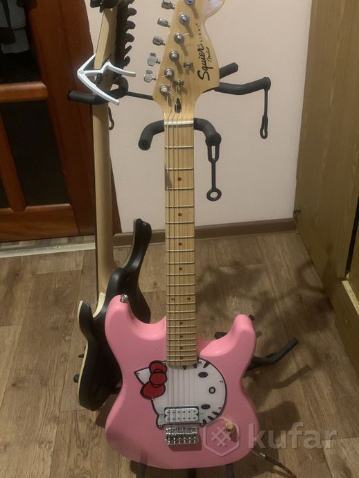 электрогитара square fender hello kitty
