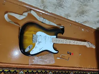 Электрогитара Jay Turser Stratocaster + Комбик