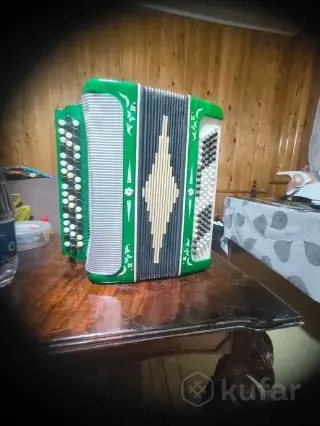 баян