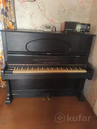 Пианино красный октябрь