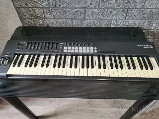 Midi клавиатура Novation launchkey 61