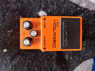 педаль Boss Ds1