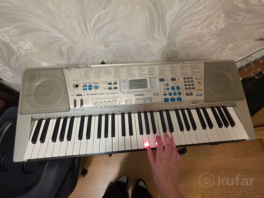 Синтезатор Casio LK-300TV со стойкой — фото 2
