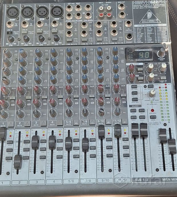 Микшерный пульт Behringer